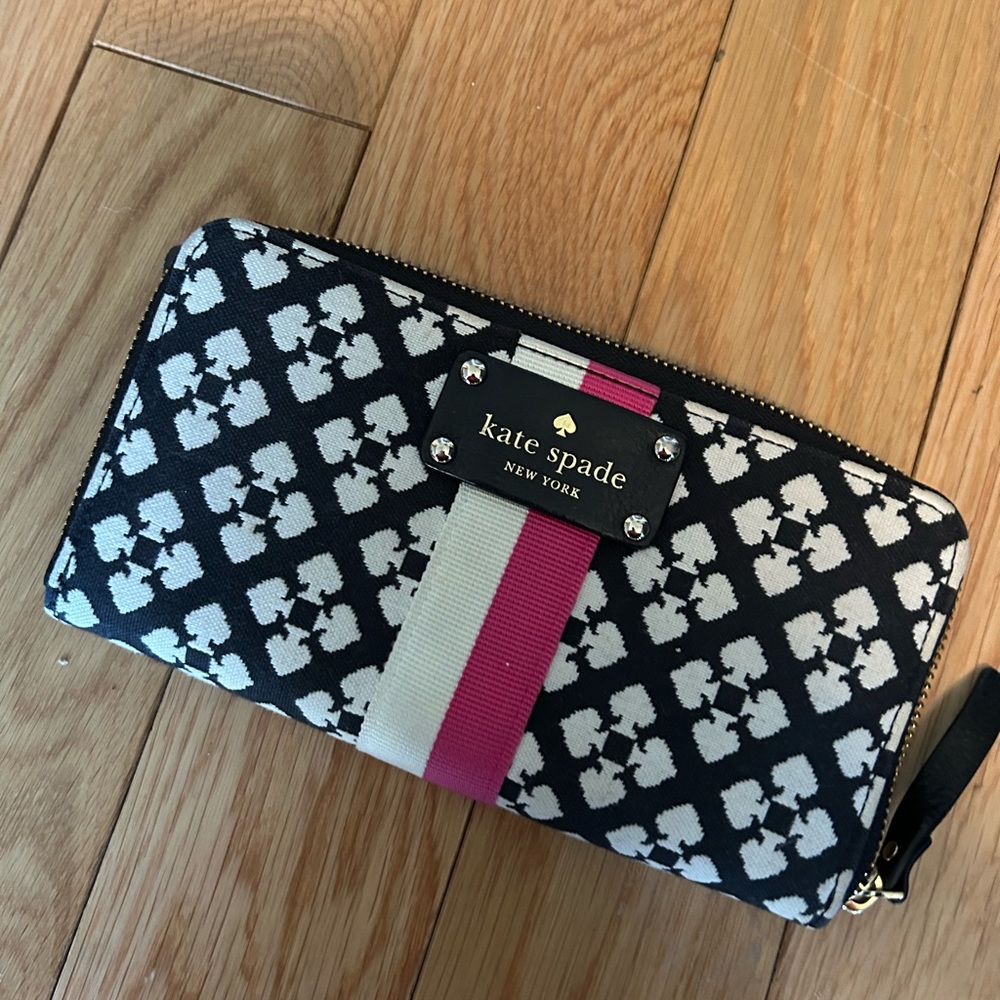 Kate spade wallet used like new black and white and pink large wallet woman’s